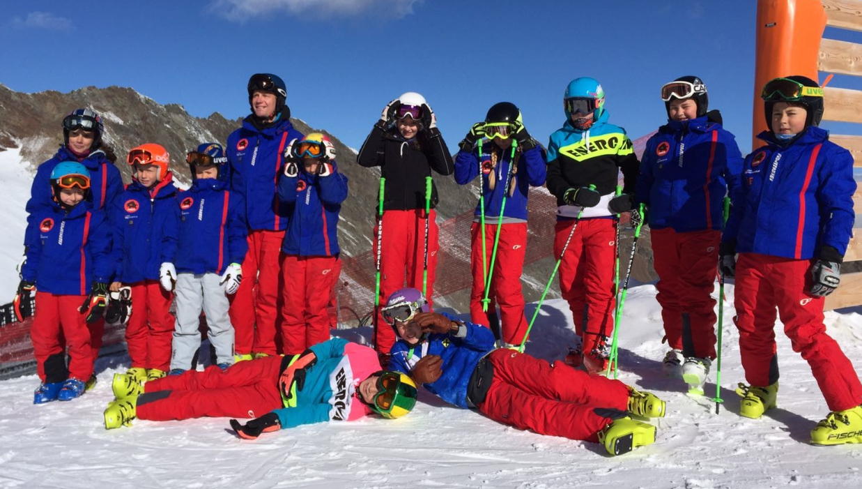 Saisonauftakt der Ski-Kids am Stubaier Gletscher
